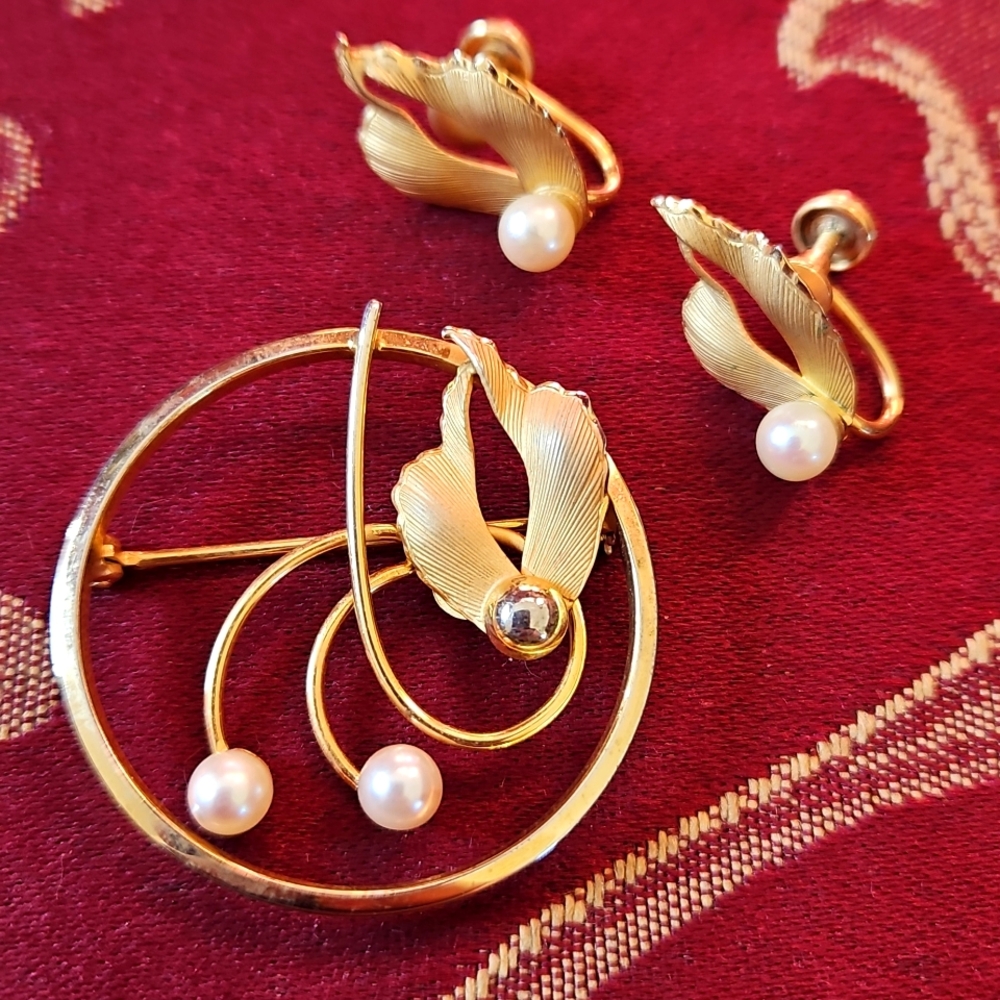 12KGF Gold and Pearl Brooch and Earring Set.
